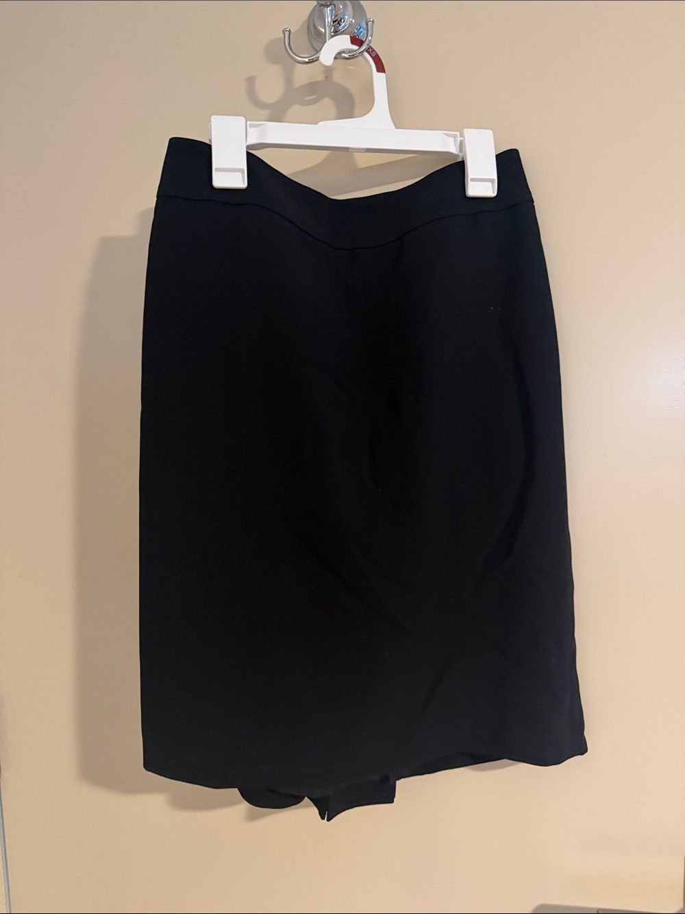 💛5 for $50 Ann Taylor Black Sleek Pencil Skirt